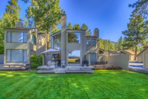 the exterior of a rental at a Central Oregon resort to stay at for the Sisters Quilt Show.